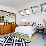 Veeve - West London Escape