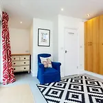 Veeve - West London Escape