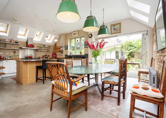 Veeve - West London Escape